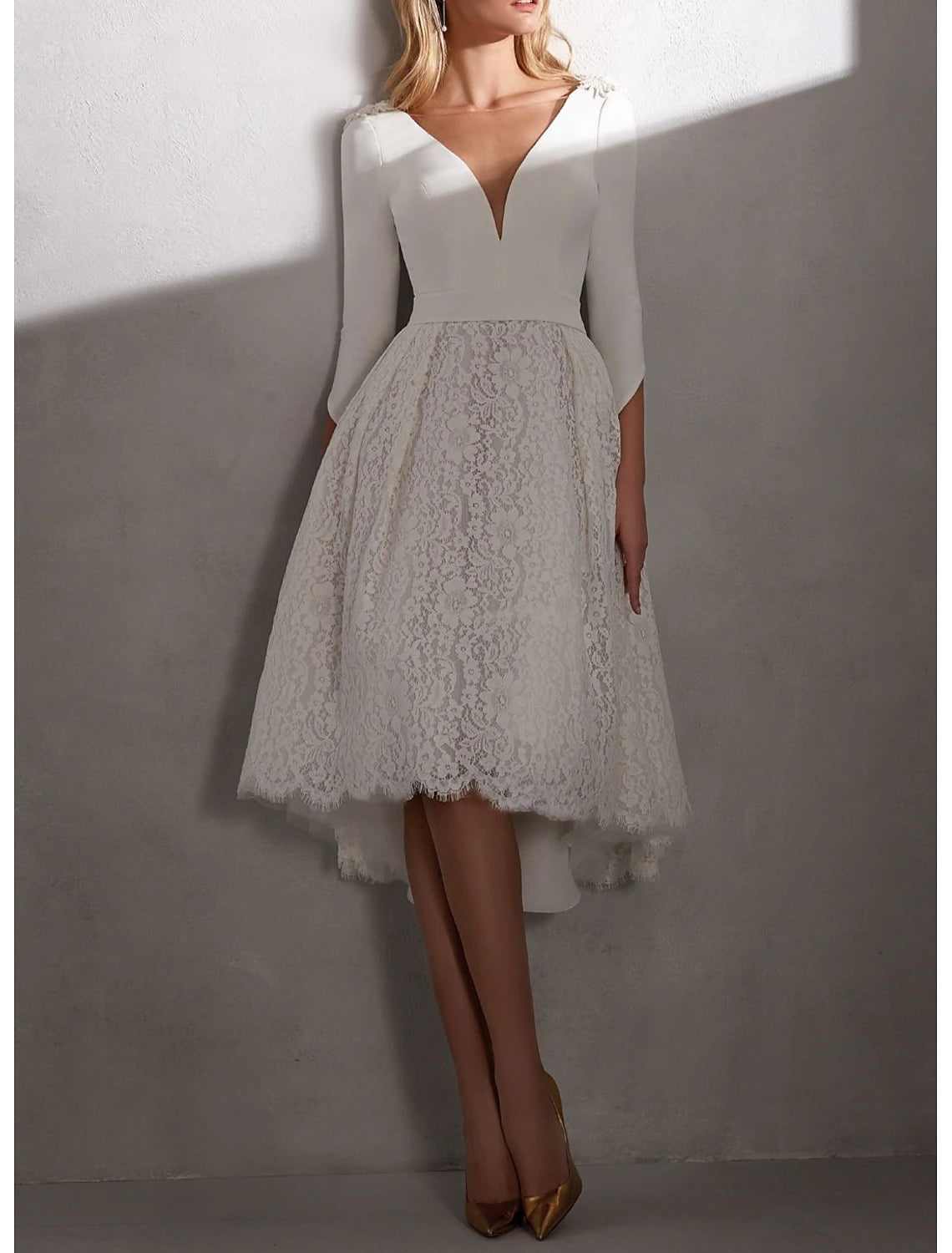 Buyishang Reception Simple Wedding Dresses Wedding Dresses Sheath / Column Off Shoulder Cap Sleeve Tea Length Lace Bridal Gowns With Appliques Split Front