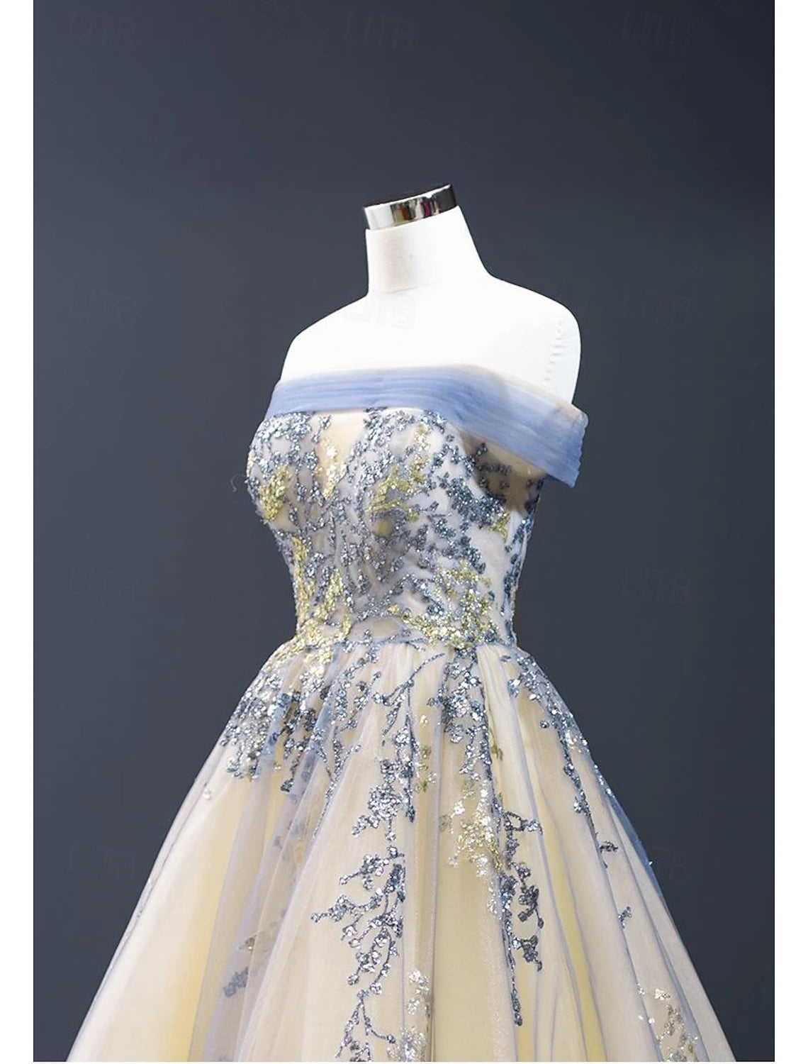 Buyishang A-Line Wedding Guest Dresses Vintage Dress Wedding Sweep / Brush Train Sleeveless V Neck Satin with Pleats