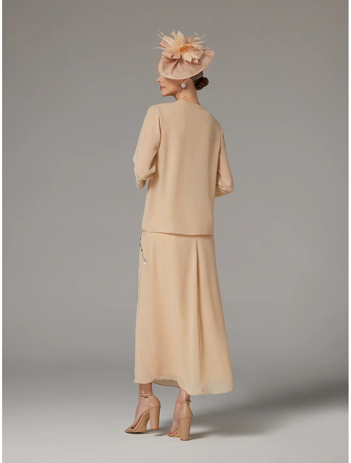 Buyishang Two Piece Sheath Pantsuit Mother of the Bride Dress Elegant Sparkle & Shine V Neck Ankle Length Chiffon Sequined Long Sleeve with Sequin