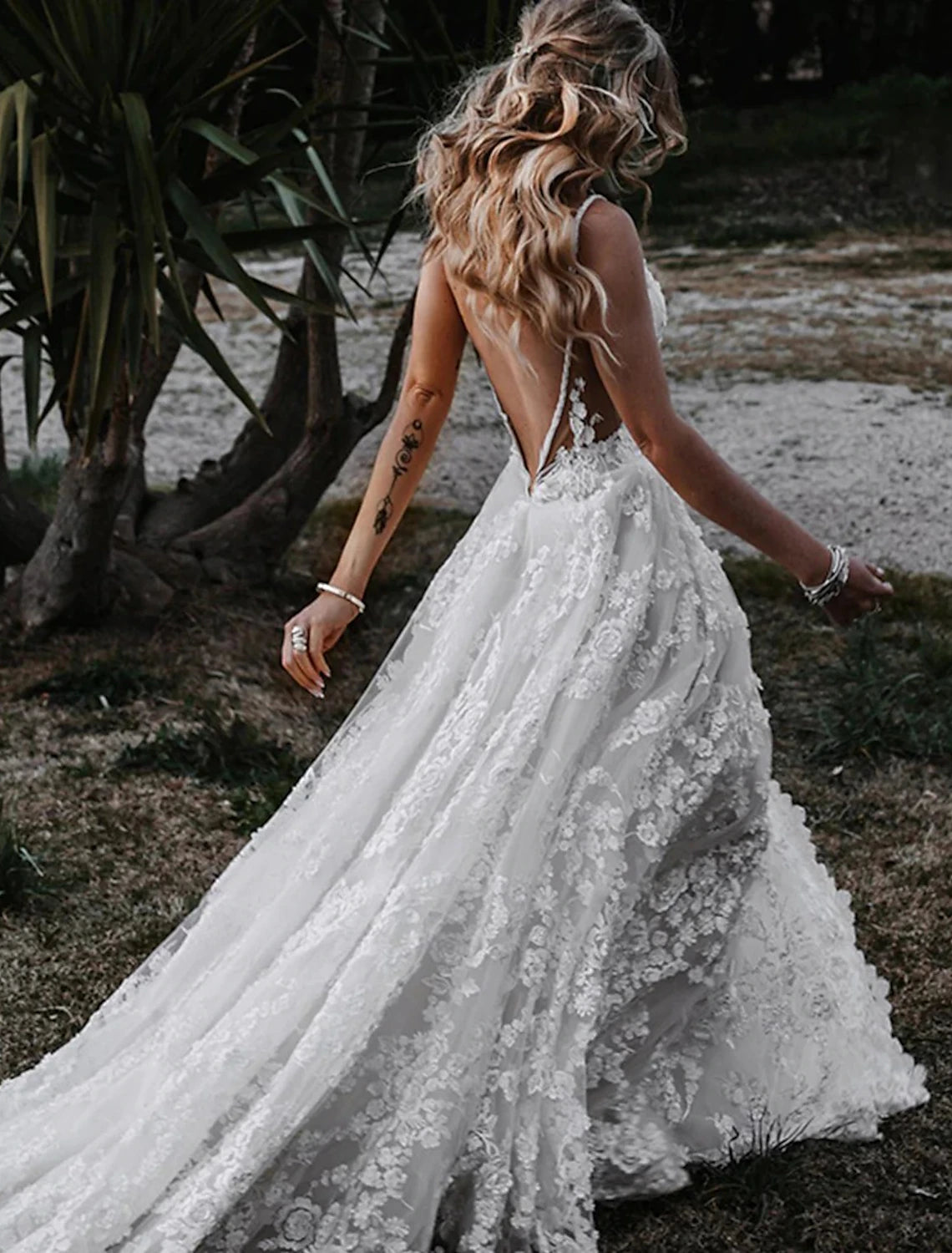 Buyishang Beach Sexy Boho Wedding Dresses A-Line Sweetheart Camisole Spaghetti Strap Court Train Lace Bridal Gowns With Appliques Split Front