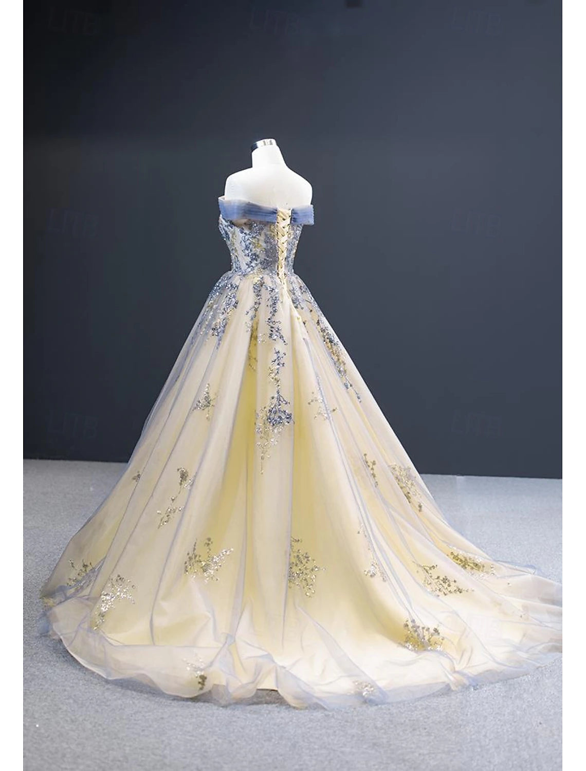 Buyishang A-Line Wedding Guest Dresses Vintage Dress Wedding Sweep / Brush Train Sleeveless V Neck Satin with Pleats